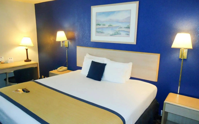 photo 2 of Dreamland Inn