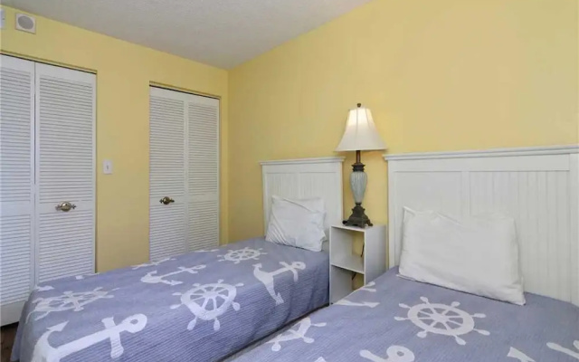 photo 2 of Regency Towers 403 - Three Bedroom Condo