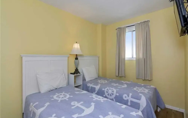 photo 3 of Regency Towers 403 - Three Bedroom Condo