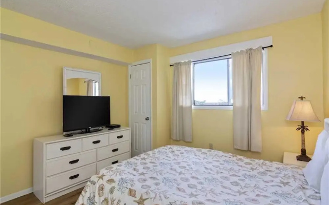 photo 4 of Regency Towers 403 - Three Bedroom Condo