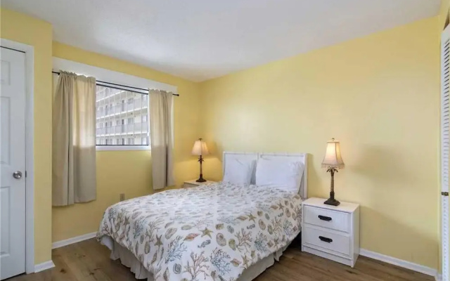 photo 5 of Regency Towers 403 - Three Bedroom Condo