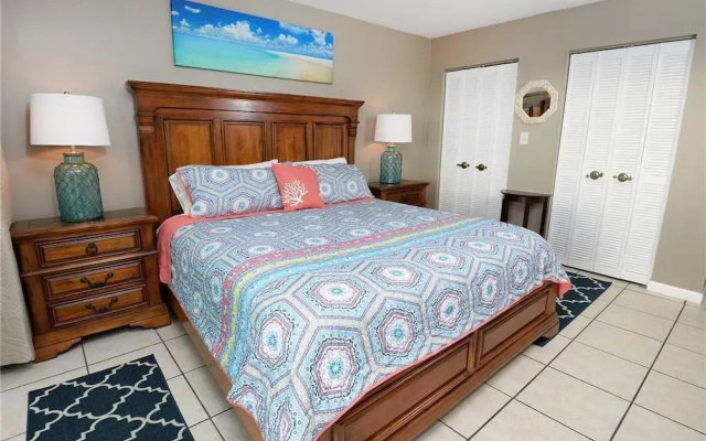 photo 3 of Regency Towers 624 - Three Bedroom Condo