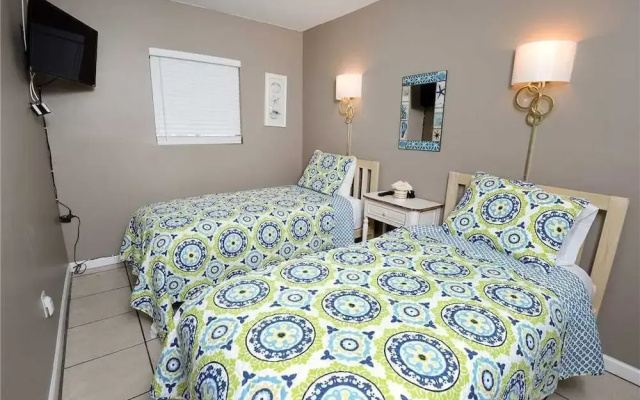 photo 4 of Regency Towers 624 - Three Bedroom Condo