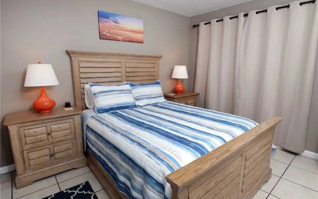 photo 5 of Regency Towers 624 - Three Bedroom Condo
