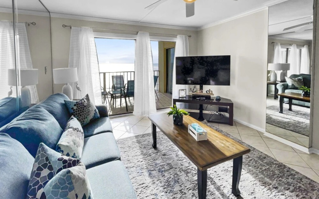 photo 4 of Regency Towers 714 2 Bedroom Condo by Redawning