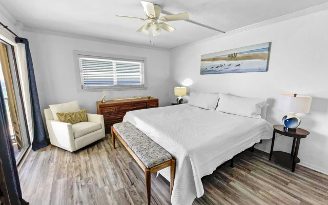 photo 5 of Regency Towers 714 2 Bedroom Condo by Redawning
