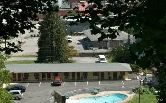photo 5 of Relax Inn - Bryson City