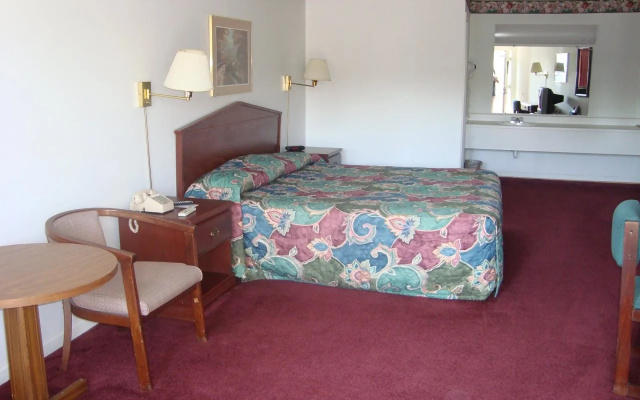 photo 2 of Relax Inn Warrenton