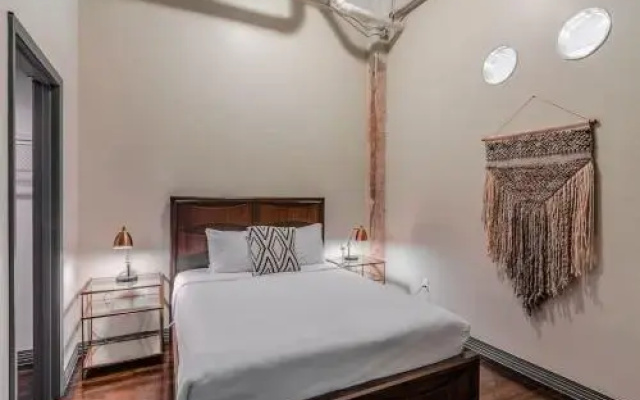 photo 2 of Relaxing 1 Bed, 1 Bath Dallas Downtown Apartment
