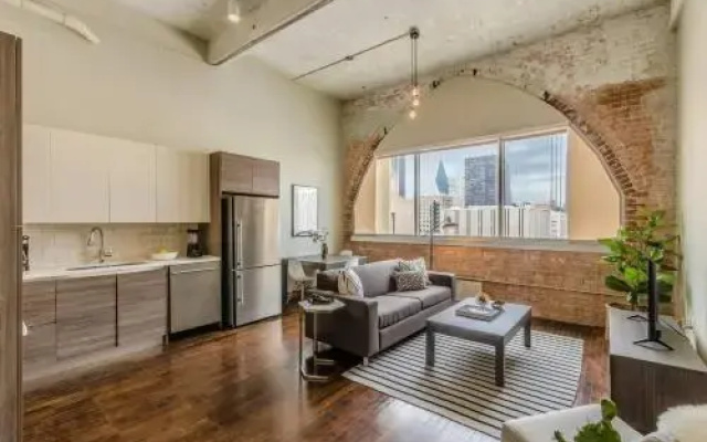 photo 3 of Relaxing 1 Bed, 1 Bath Dallas Downtown Apartment