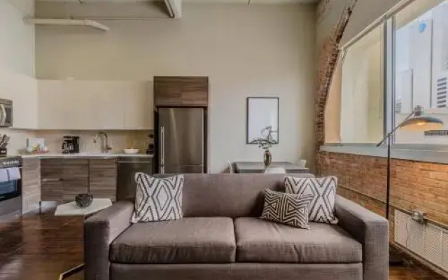 photo 5 of Relaxing 1 Bed, 1 Bath Dallas Downtown Apartment