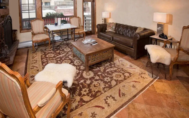 photo 2 of Relaxing 1 Bedroom Condo with Premium Amenities by RedAwning - Save 20% on 7+ Nights!