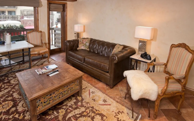 photo 4 of Relaxing 1 Bedroom Condo with Premium Amenities by RedAwning - Save 20% on 7+ Nights!