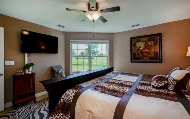 photo 2 of Veltings Golf View Getaway - Holiday Hills Branson - Golf Resort - Outdoor Pools
