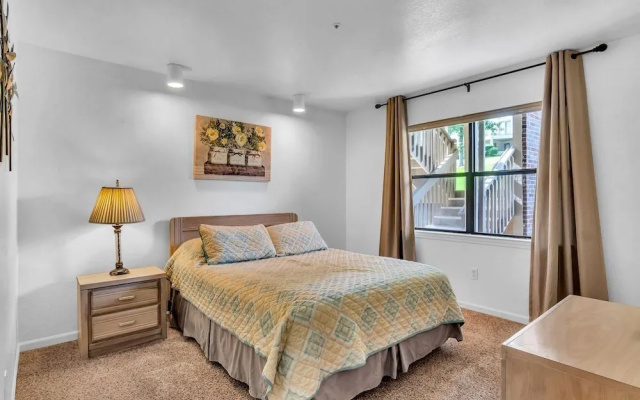 photo 3 of Relaxing Royale 2 Bedroom Condo by Redawning
