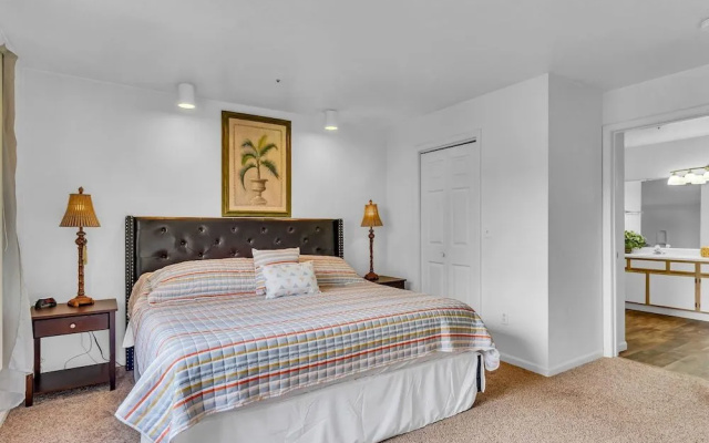 photo 4 of Relaxing Royale 2 Bedroom Condo by Redawning