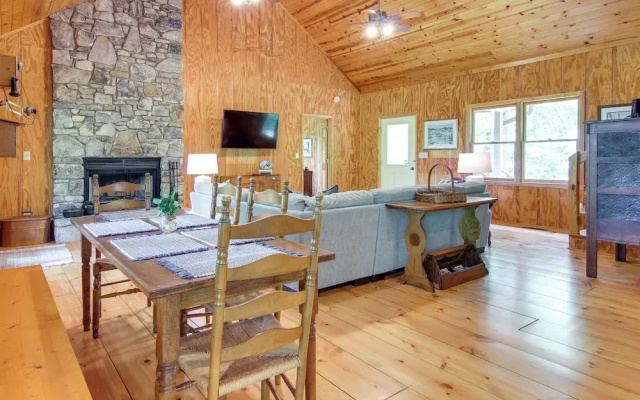 photo 2 of Relaxing Saluda Home Near Waterfall Trails!
