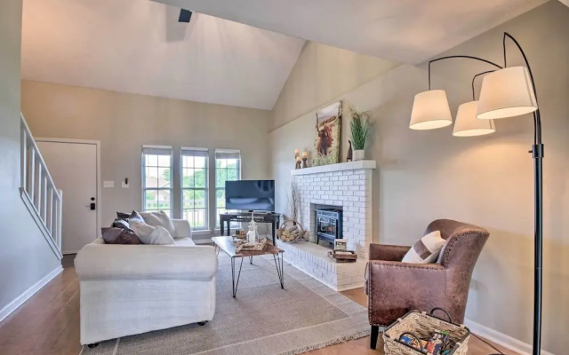 photo 4 of Relaxing Townhome, 4 Mi to Mizzou University!