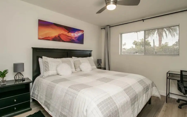 photo 2 of Remodeled 2 Bdrm w/ Yard in Old Town Scottsdale!