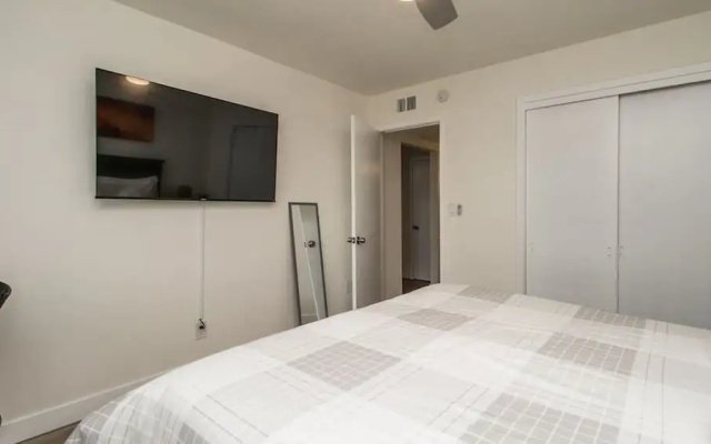 photo 3 of Remodeled 2 Bdrm w/ Yard in Old Town Scottsdale!