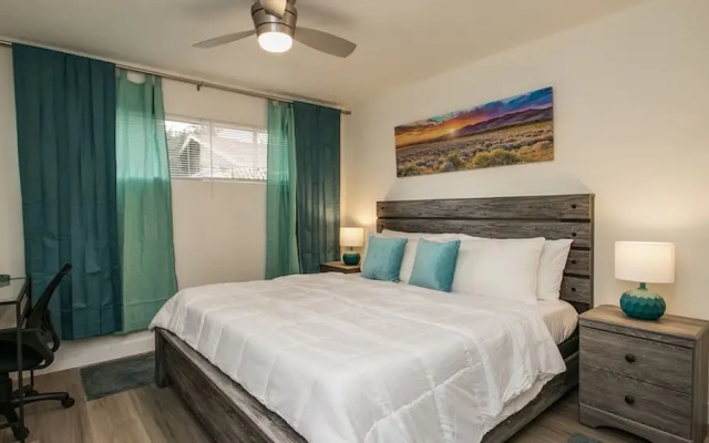 photo 4 of Remodeled 2 Bdrm w/ Yard in Old Town Scottsdale!