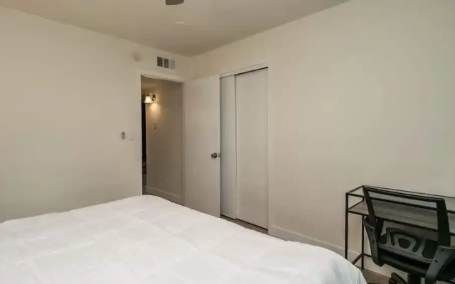 photo 5 of Remodeled 2 Bdrm w/ Yard in Old Town Scottsdale!