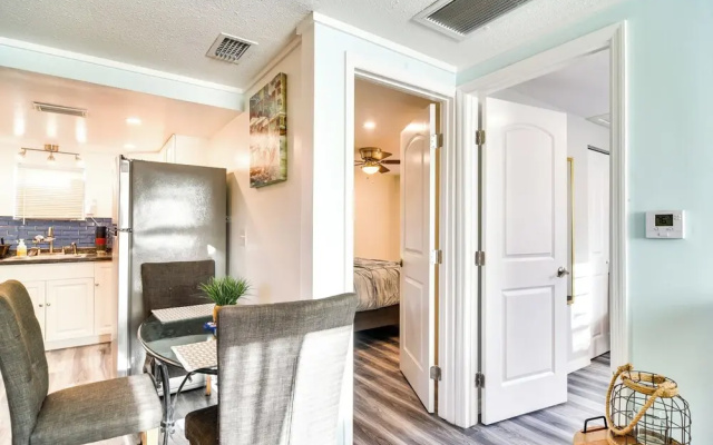 photo 4 of 3 Mi to Beach: Remodeled Seminole Apt w/ Yard!