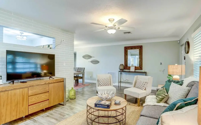 photo 3 of Remodeled St Petersburg Retreat w/ Hot Tub!