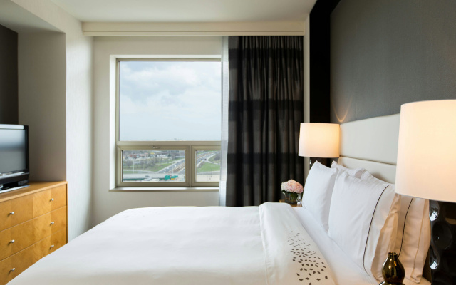 photo 4 of Renaissance Chicago O'Hare Suites Hotel