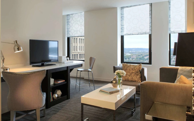 photo 3 of Renaissance Cincinnati Downtown Hotel