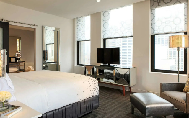 photo 4 of Renaissance Cincinnati Downtown Hotel