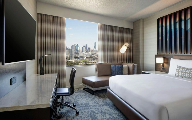photo 4 of Renaissance Dallas Hotel