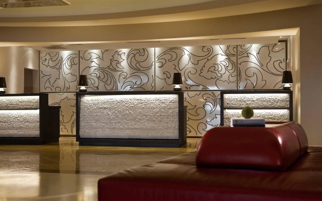 photo 2 of Renaissance Newark Airport Hotel