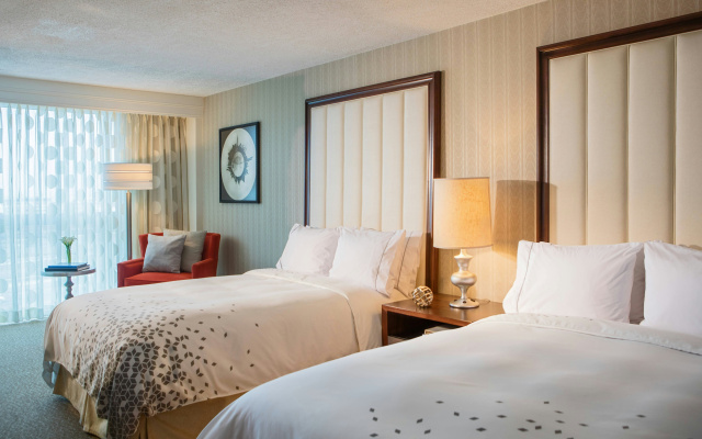photo 4 of Renaissance Newark Airport Hotel