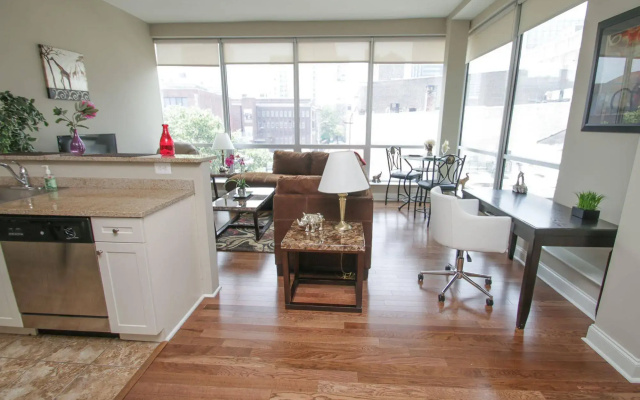photo 2 of Renaissance Properties - 2040 Market Street
