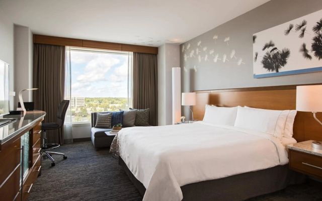 photo 4 of Renaissance Schaumburg Convention Center Hotel
