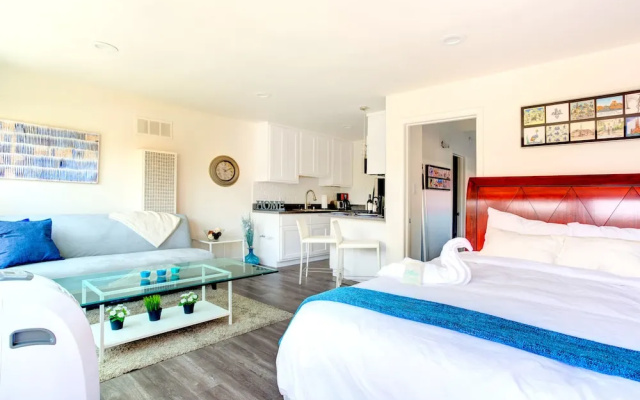 photo 2 of 1 Bedroom near Hollywood Sights