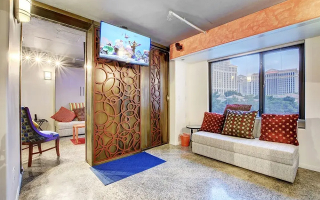 photo 2 of Renovated 2 Bdrm 2 Bath Condo las Vegas Strip 1 Gb Internet