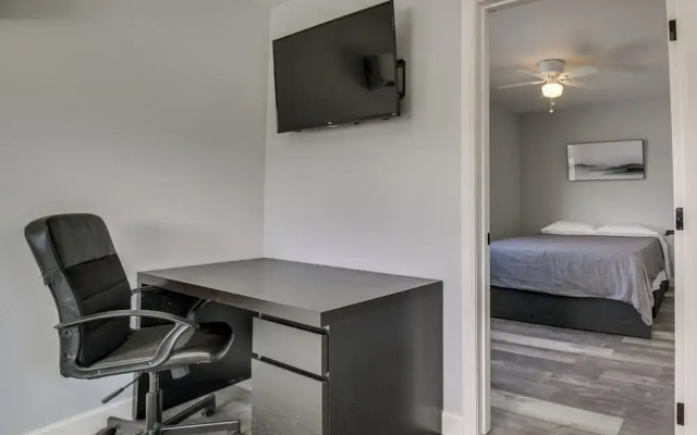 photo 5 of Renovated Hawthorne Apartment By Museums & Dining!