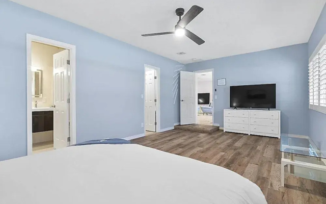 photo 2 of Renovated Quiet All King Bed Suites