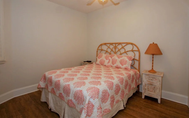 photo 2 of Renovated Three Bedroom - Unit Crb0211