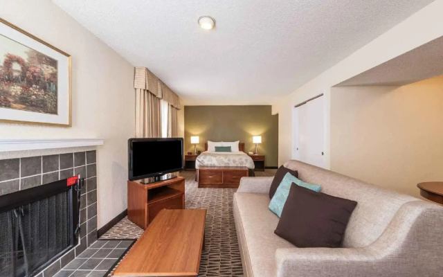 photo 2 of Hawthorn Suites By Wyndham Fort Worth/Medical Center