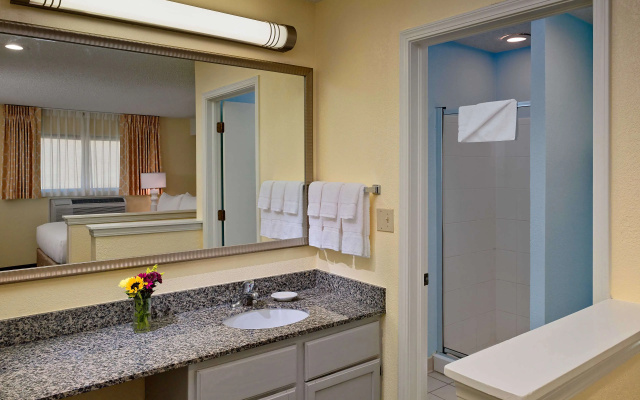 photo 3 of Sonesta Simply Suites Cleveland Westlake