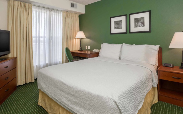 photo 4 of Bridgeway Suites Houston Iah North