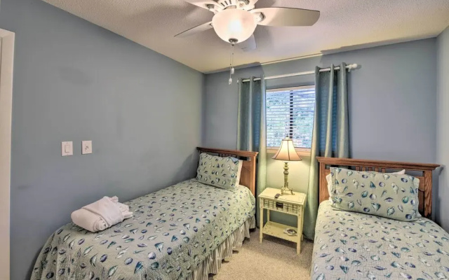 photo 2 of Hilton Head Condo: Beach Supplies, Walk to Shore!