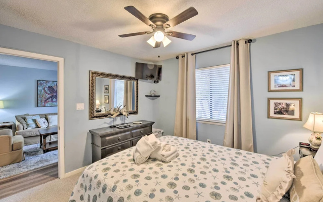 photo 4 of Hilton Head Condo: Beach Supplies, Walk to Shore!