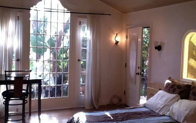 photo 5 of Retro Artistic 3br +loft@venice Short/long Stay 4 Bedroom Apts