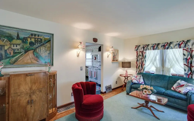 photo 5 of Retro-style Home in Ruston: Walkable Location!