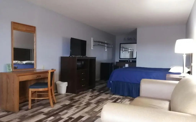 photo 4 of Riata Inn Crystal City