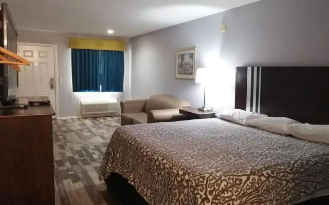 photo 5 of Riata Inn Crystal City